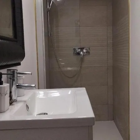 Artistic Apartment Neuilly-sur-Marne